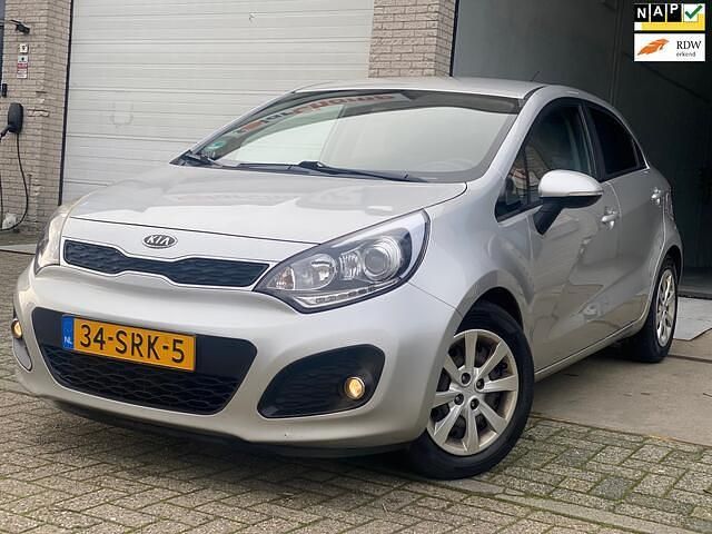 Grijs Occasion 2012 Kia Rio Plus Hatchback | € 5.350 (Eerlijke prijs) - Afbeelding 1/4
