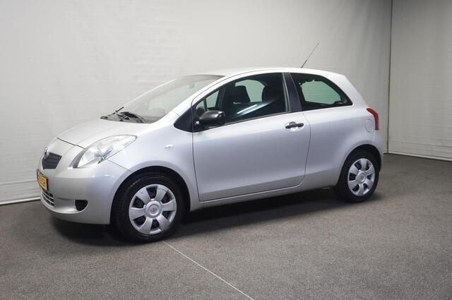 Grijs Gebruikt 2008 Toyota Yaris Terra Hatchback | € 3.950 (Eerlijke prijs) - Afbeelding 1/4