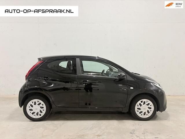 Zwart Gebruikt 2018 Toyota Aygo X-play Hatchback | € 8.988 (Eerlijke prijs) - Afbeelding 1/4