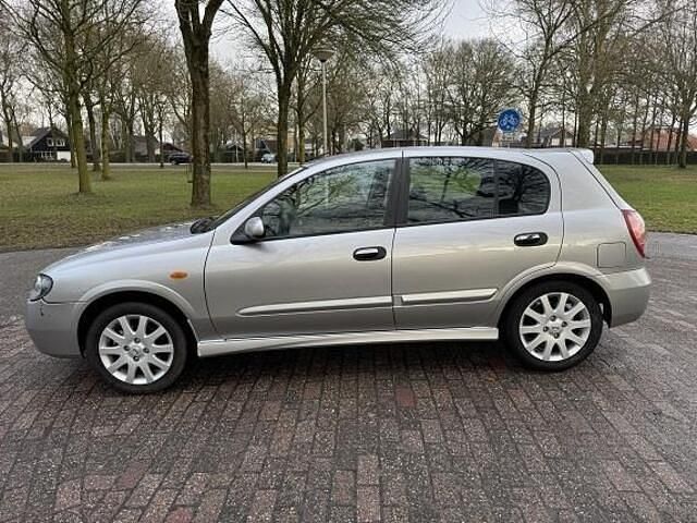 Occasion Nissan Almera Acenta 98 PK (72 kW) 2005 Grijs Hatchback