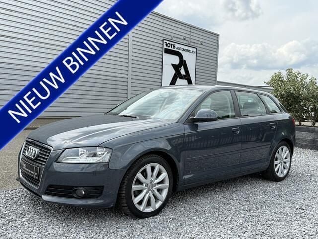 Grijs, metallic lak Gebruikt 2010 Audi A3 Sportback Ambition Hatchback | € 6.950 (Eerlijke prijs) - Afbeelding 1/4