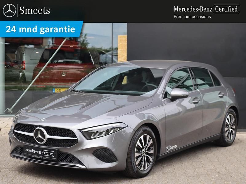 Grijs Gebruikt 2025 Mercedes A180 Edition Hatchback | € 37.888 (Iets duurder) - Afbeelding 1/4