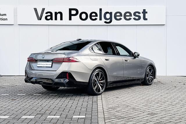 Occasion BMW 530e Comfort Edition 299 PK (219 kW) 2024 Oxidgrau metallic (grijs metallic) Sedan