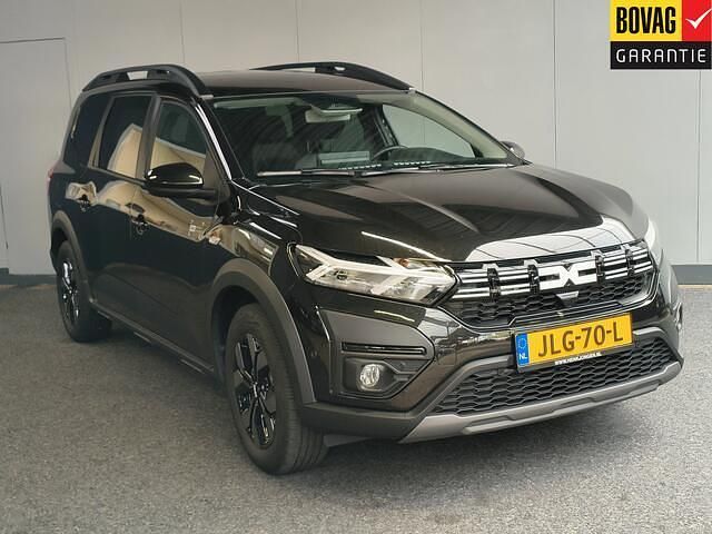 Zwart Gebruikt 2025 Dacia Jogger Expression MPV | € 26.950 - Afbeelding 1/4