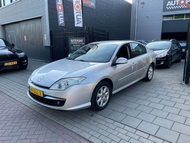 Grijs, metallic lak Gebruikt 2008 Renault Laguna III Dynamique Hatchback | € 4.999 (Eerlijke prijs) - Afbeelding 1/4