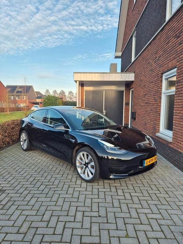 Occasion 2019 Tesla Model 3 Standard Range Plus Sedan | € 17.750 (Eerlijke prijs) - Afbeelding 1/4