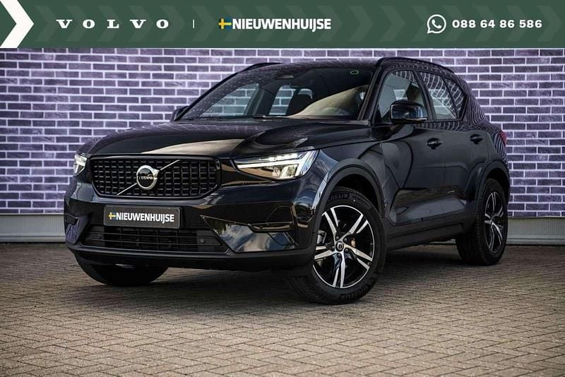 Zwart Gebruikt 2025 Volvo XC40 Plus SUV | € 44.899 (Eerlijke prijs) - Afbeelding 1/3