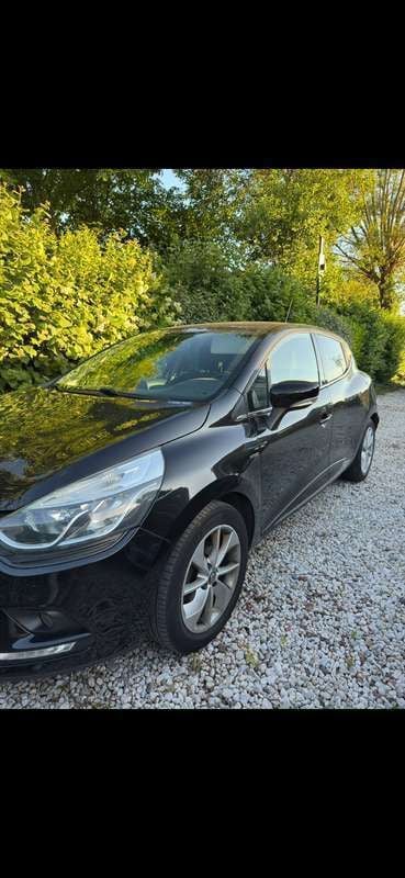 Zwart Gebruikt 2017 Renault Clio IV LIMITED Hatchback | € 7.950 (Goede deal) - Afbeelding 1/4