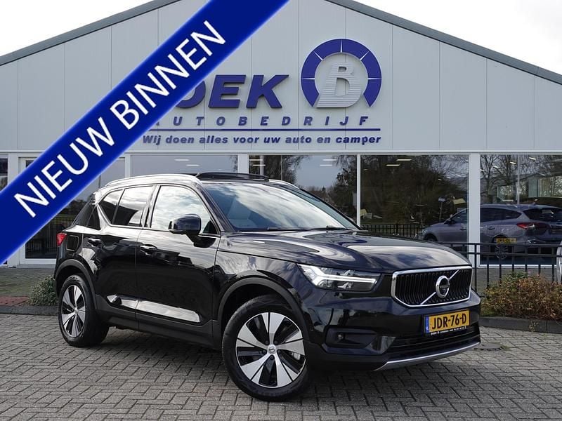 Zwart Gebruikt 2020 Volvo XC40 Momentum SUV | € 30.340 (Goede deal) - Afbeelding 1/4