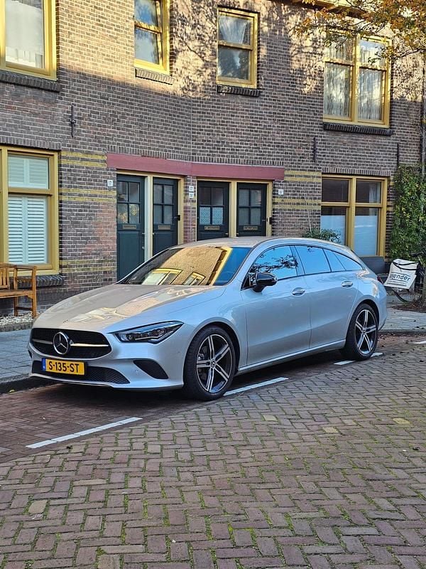 Grijs Gebruikt 2023 Mercedes CLA180 Shooting Brake Luxury Stationwagen | € 33.950 (Eerlijke prijs) - Afbeelding 1/4