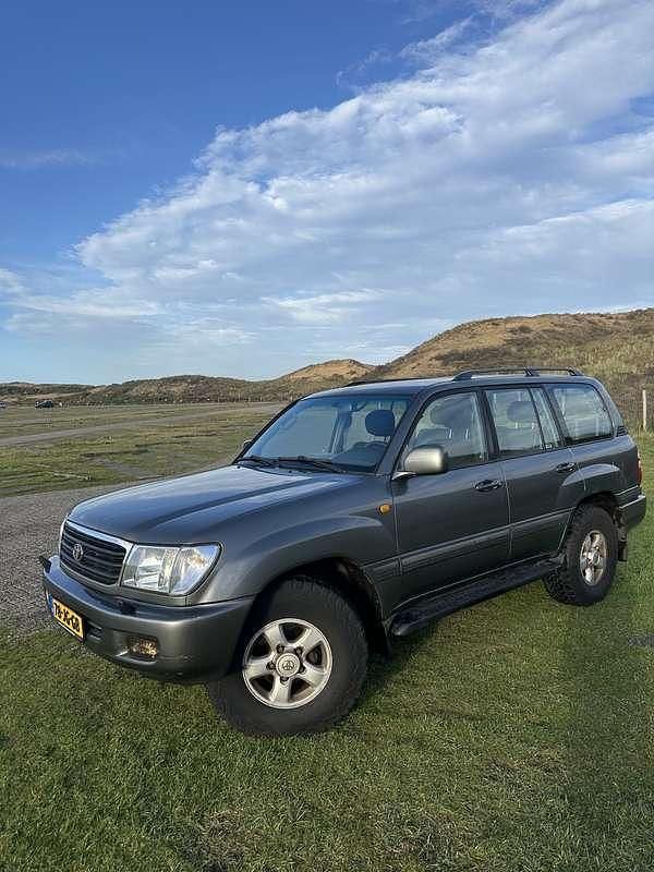 Grijs Gebruikt 1999 Toyota Land Cruiser Executive MPV | € 21.500 - Afbeelding 1/4