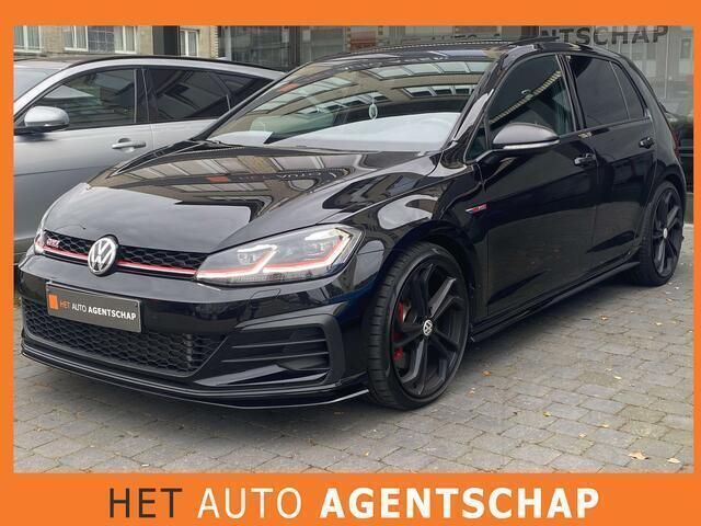 Zwart Gebruikt 2020 VW Golf VIII Sedan | € 33.990 (Eerlijke prijs) - Afbeelding 1/4
