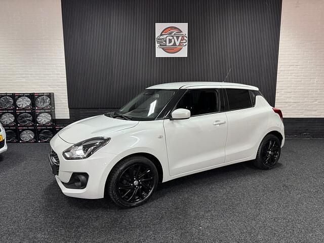 Wit Gebruikt 2023 Suzuki Swift Style Hatchback | € 17.445 (Super prijs) - Afbeelding 1/4