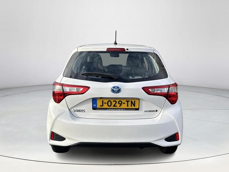 Occasion Toyota Yaris Hybrid Design 101 PK (74 kW) 2018 Wit Hatchback