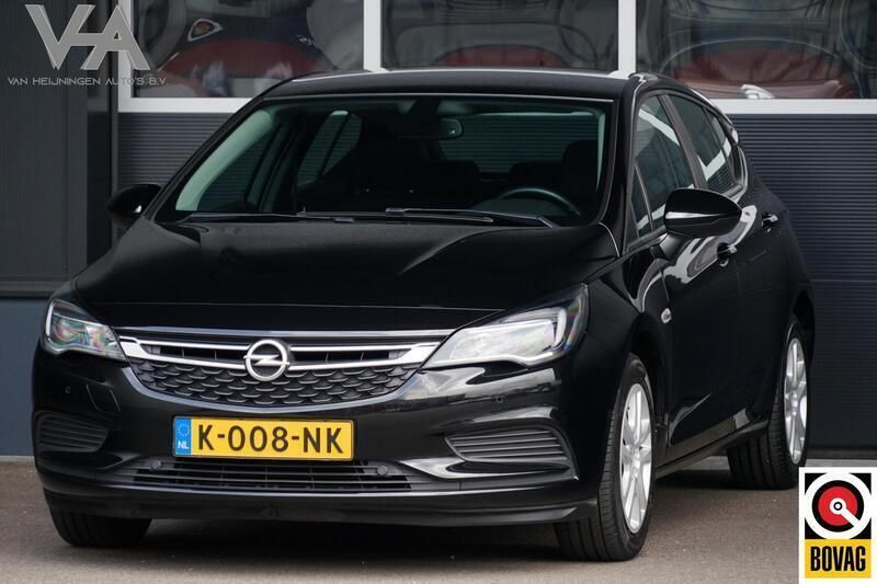 Zwart Gebruikt 2016 Opel Astra Business Hatchback | € 9.845 (Eerlijke prijs) - Afbeelding 1/4