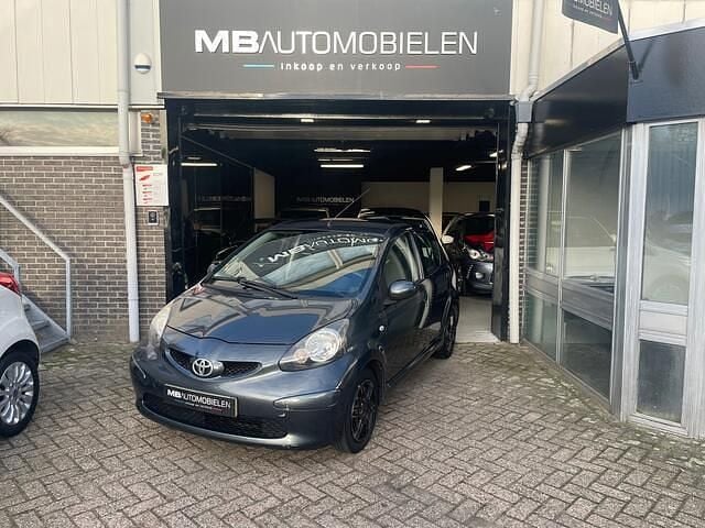 Grijs Occasion 2008 Toyota Aygo Hatchback | € 1.999 (Goede deal) - Afbeelding 1/4