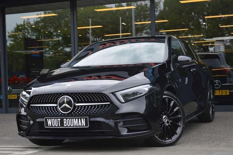 Zwart Gebruikt 2022 Mercedes A250 AMG Hatchback | € 30.900 (Eerlijke prijs) - Afbeelding 1/4