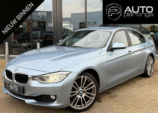 Blauw Gebruikt 2012 BMW 328 Executive Sedan | € 12.495 (Eerlijke prijs) - Afbeelding 1/4