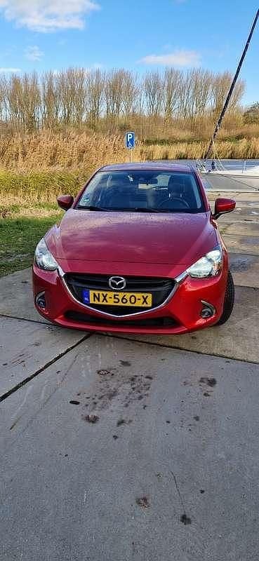 Rood Gebruikt 2017 Mazda 2 Hatchback | € 9.499 (Goede deal) - Afbeelding 1/4