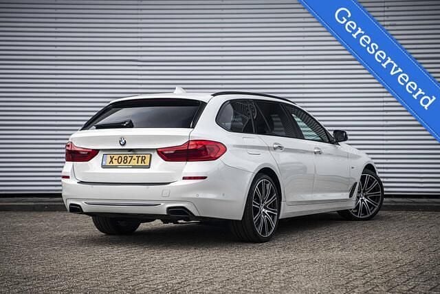 Wit Occasion 2018 BMW 540 Comfort Edition Stationwagen | € 38.495 (Goede deal) - Afbeelding 1/3
