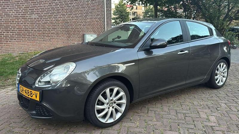 Grijs Gebruikt 2012 Alfa Romeo Giulietta Progression Hatchback | € 4.950 (Duur) - Afbeelding 1/2