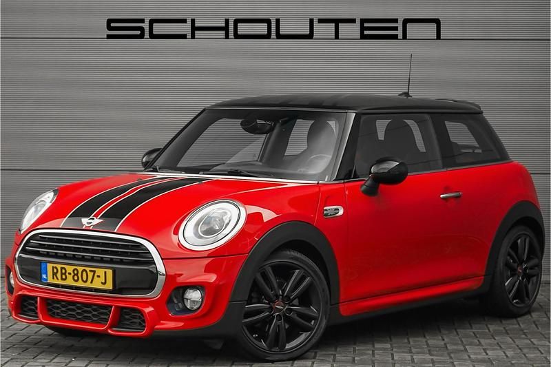Occasion Mini Cooper Chili 136 PK (100 kW) 2017 Rood Hatchback