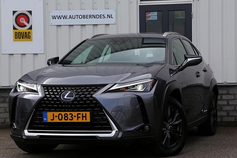 Grijs Gebruikt 2020 Lexus UX 250h Business Edition SUV | € 26.900 - Afbeelding 1/4