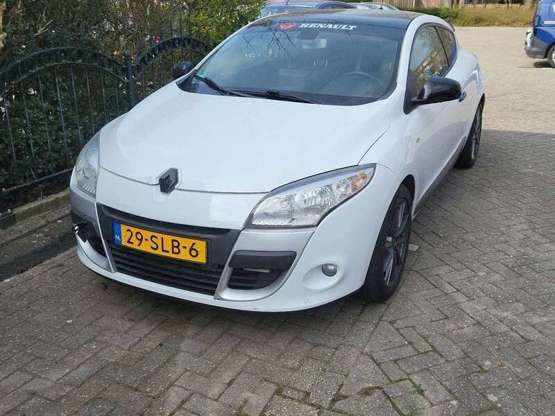 Wit Gebruikt 2011 Renault Mégane Coupé Bose Edition Coupé | € 5.000 (Eerlijke prijs) - Afbeelding 1/4