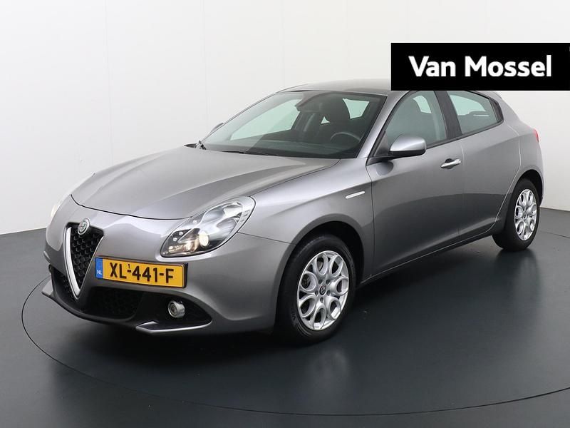 Grijs Gebruikt 2017 Alfa Romeo Giulietta Super Hatchback | € 15.440 (Eerlijke prijs) - Afbeelding 1/4
