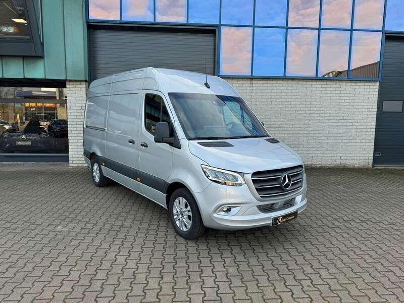 Zilver Gebruikt 2023 Mercedes Sprinter Van | € 56.750 (Duur) - Afbeelding 1/3