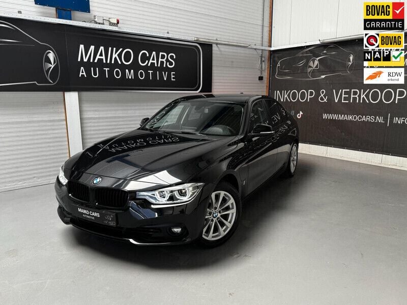 Zwart Gebruikt 2016 BMW 330e Sport Line Sedan | € 22.995 (Eerlijke prijs) - Afbeelding 1/4