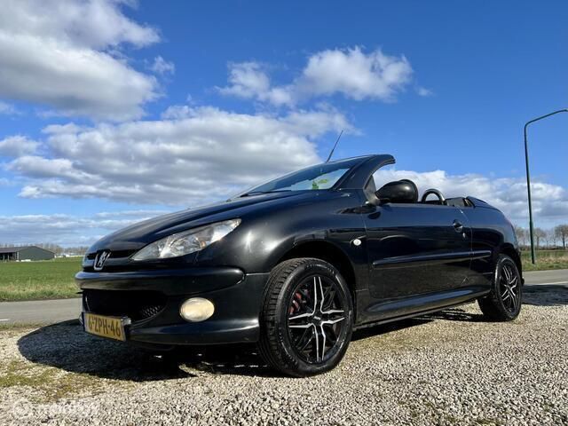 Zwart Gebruikt 2004 Peugeot 206 CC Cabriolet | € 1.495 (Eerlijke prijs) - Afbeelding 1/4