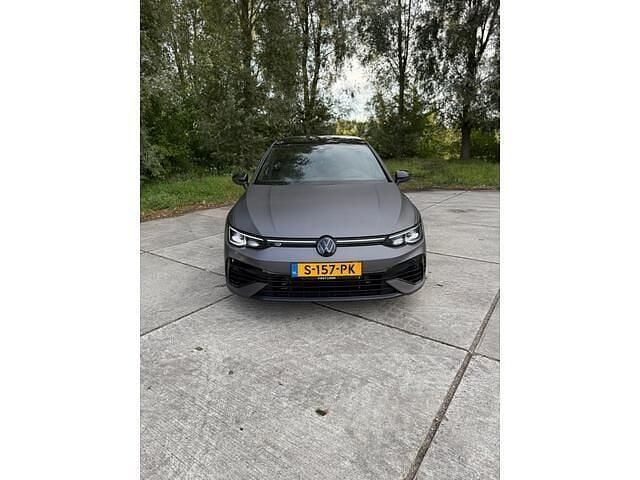 Zwart Gebruikt 2022 VW Golf VIII R Hatchback | € 42.648 (Iets duurder) - Afbeelding 1/4