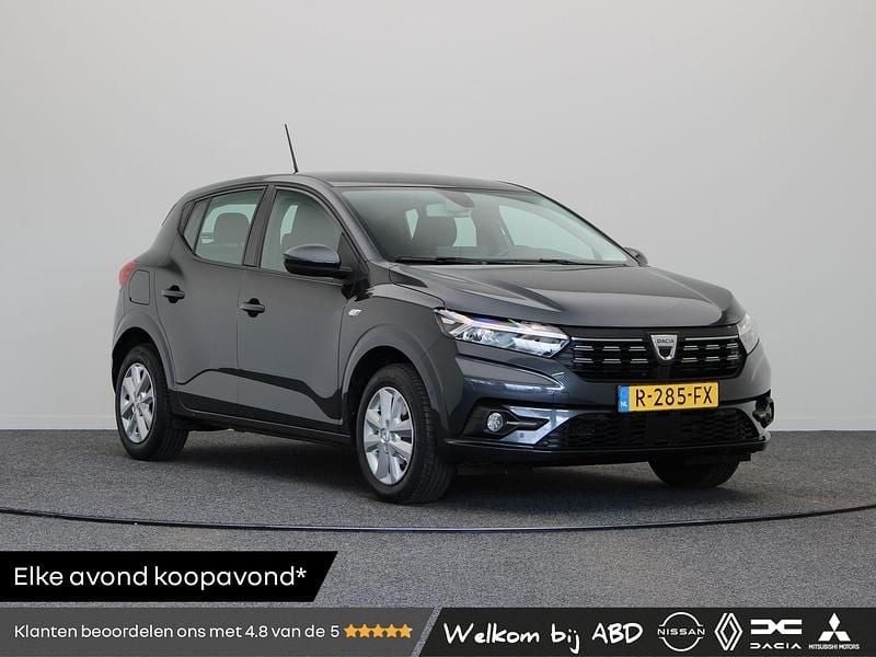 Grijs Gebruikt 2022 Dacia Sandero Essentiel Hatchback | € 13.940 (Goede deal) - Afbeelding 1/3