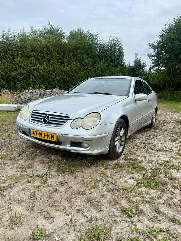Grijs Gebruikt 2003 Mercedes C180 Coupé | € 1.700 (Goede deal) - Afbeelding 1/4