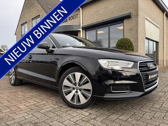 Zwart (metallic) Occasion 2018 Audi A3 Design Sedan | € 13.900 (Goede deal) - Afbeelding 1/4