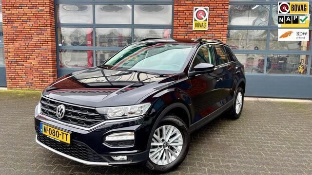 Zwart Gebruikt 2022 VW T-Roc Style SUV | € 21.750 (Eerlijke prijs) - Afbeelding 1/4