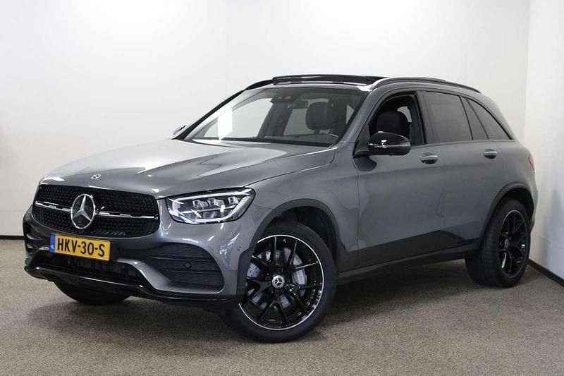 Grijs Gebruikt 2022 Mercedes GLC300e AMG Line Premium Plus SUV | € 49.950 (Eerlijke prijs) - Afbeelding 1/4