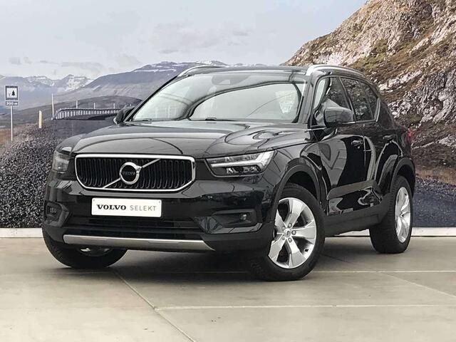 Zwart Gebruikt 2021 Volvo XC40 Momentum SUV | € 38.950 (Eerlijke prijs) - Afbeelding 1/4