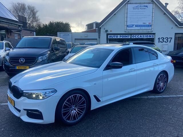 Wit Occasion 2017 BMW 530 M Sport Sedan | € 23.899 (Eerlijke prijs) - Afbeelding 1/4