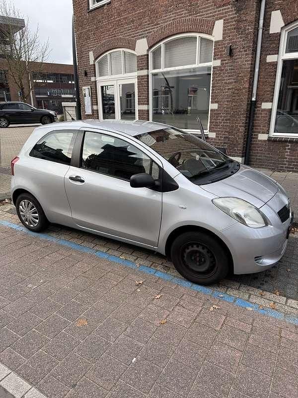 Occasion Toyota Yaris 69 PK (50 kW) 2008 Grijs MPV