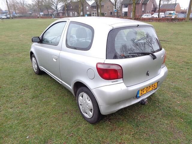 Occasion Toyota Yaris 68 PK (50 kW) 1999 Grijs Hatchback