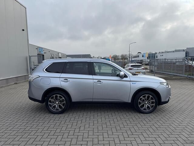 Occasion Mitsubishi Outlander Instyle 121 PK (88 kW) 2015 Grijs SUV