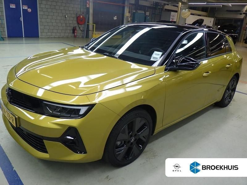 Geel Gebruikt 2024 Opel Astra Hatchback | € 26.900 (Eerlijke prijs) - Afbeelding 1/4
