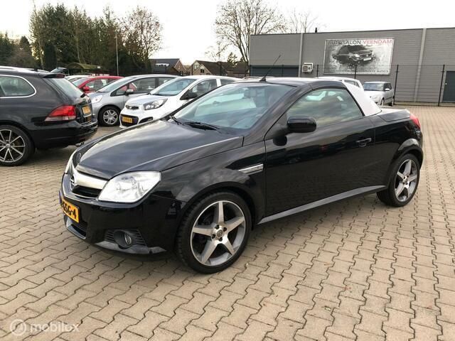 Zwart Gebruikt 2008 Opel Tigra Cabriolet | € 3.989 (Eerlijke prijs) - Afbeelding 1/4