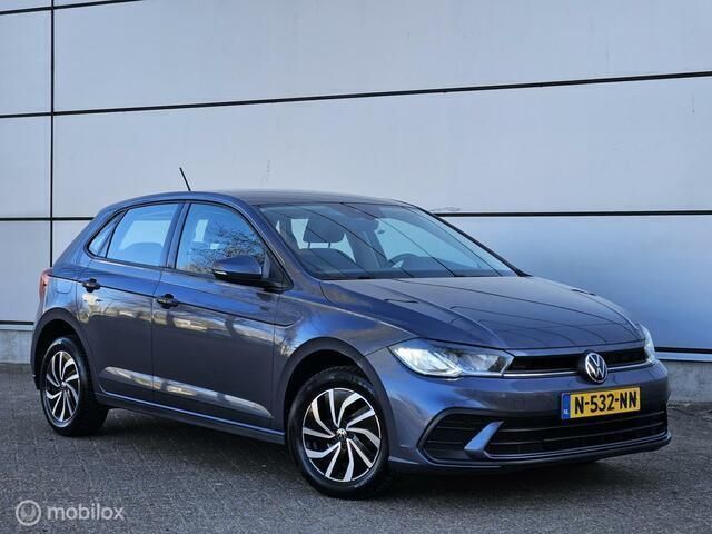 Grijs Gebruikt 2021 VW Polo Life Hatchback | € 11.500 (Goede deal) - Afbeelding 1/4
