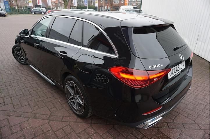 Occasion Mercedes C300 AMG line 2022 Zwart (metallic) Stationwagen