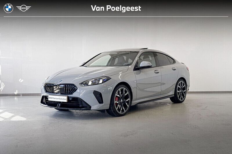 Grijs Gebruikt 2025 BMW 220 M Sport Sedan | € 52.895 - Afbeelding 1/4