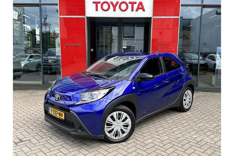 Blauw Gebruikt 2023 Toyota Aygo Play Hatchback | € 16.900 (Eerlijke prijs) - Afbeelding 1/1