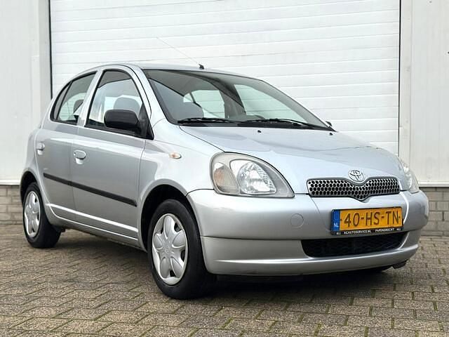 Occasion Toyota Yaris Sol 86 PK (63 kW) 2001 Zilver Hatchback